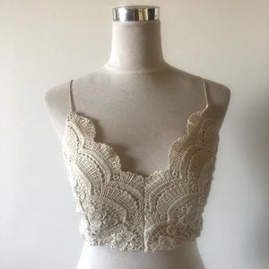 3/$30✨ Strappy lace crop top
